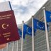 AB’nin Türk vatandaşlarına çok girişli Schengen vizesi kararı için pasaport kontrolü